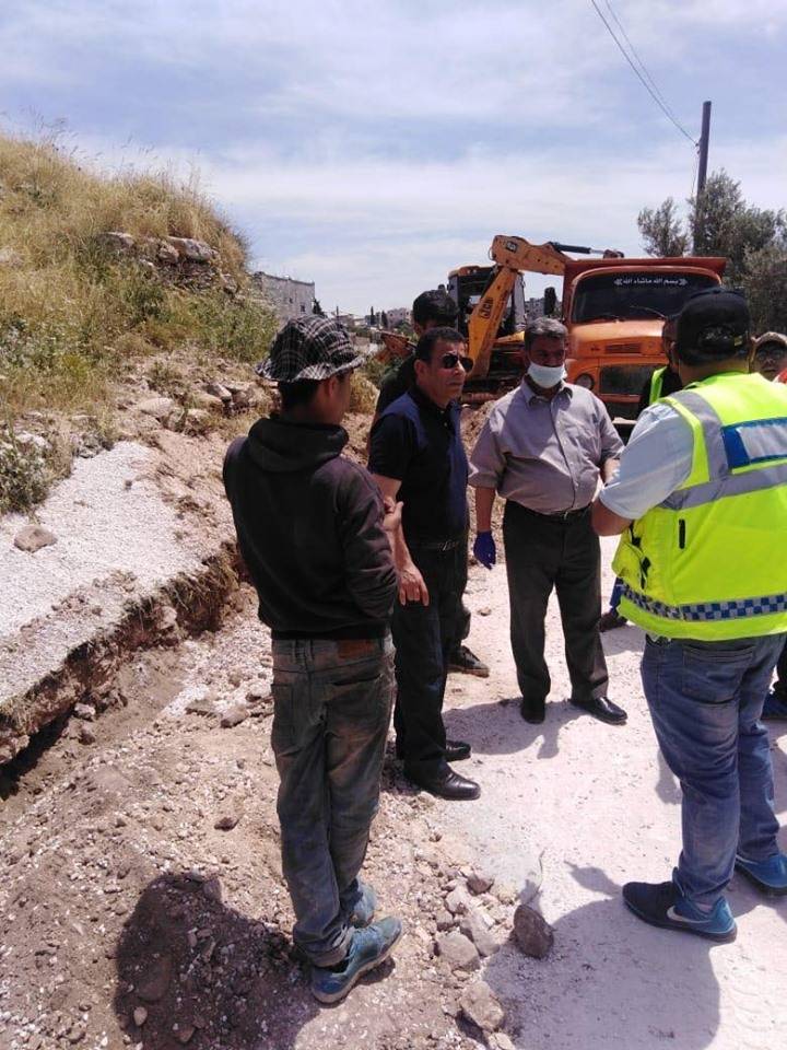 امين عام المياه يتفقد اعمال تنفيذ مشروع شبكة مياه بيت يافا بقيمة (900) الف دينار