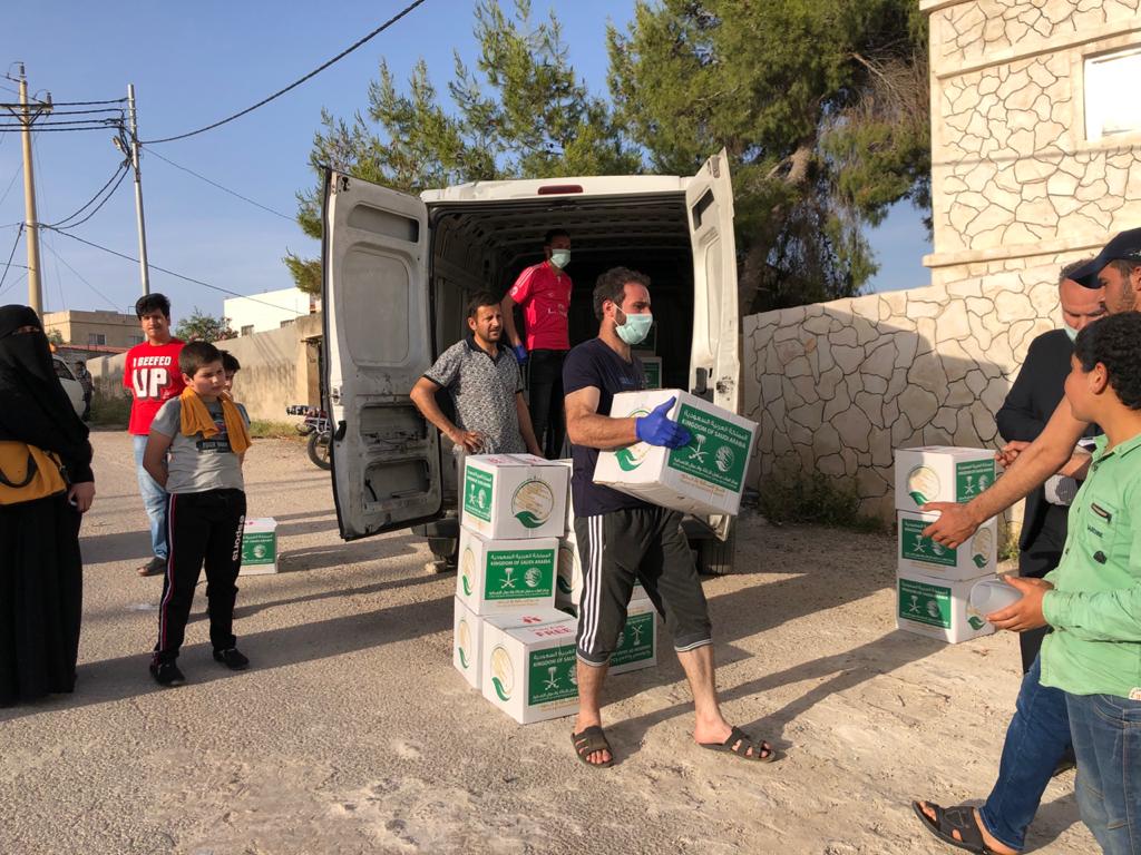 استمرار توزيع السلال الرمضانية للأسر الأردنية والفلسطينية والسورية في الأردن