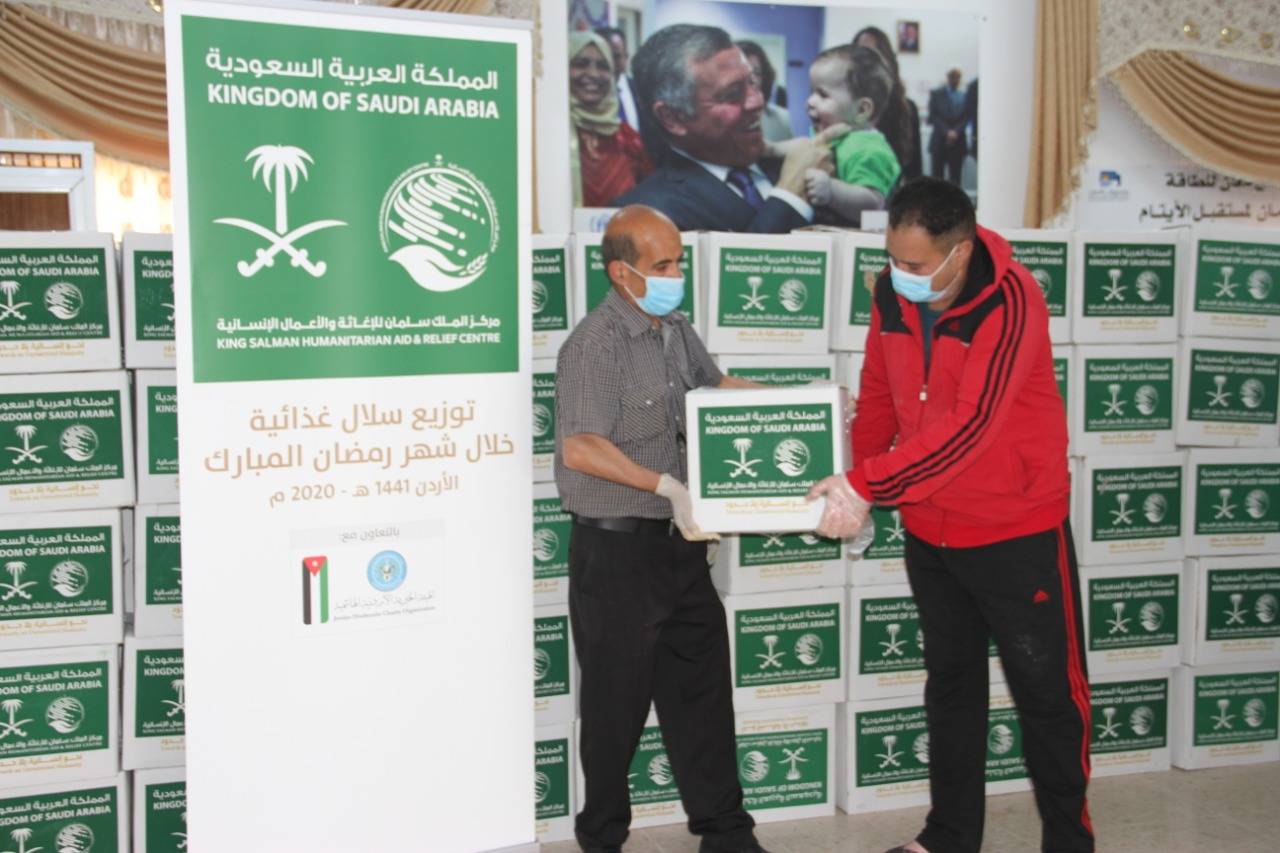 استمرار توزيع السلال الرمضانية للأسر الأردنية والفلسطينية والسورية في الأردن