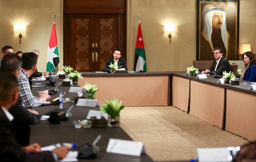 ولي العهد يلتقي متطوعين من مختلف المحافظات في قصر الحسينية