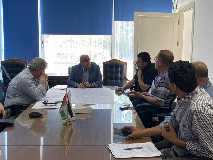 وزير المياه والري يقوم بزيارة مفاجئة لمياهنا في العاصمة والزرقاء ‬