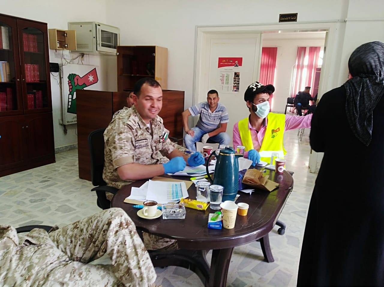 هيئة شباب كلنا الاردن تواصل توزيع طرد الخير المقدمة من الضمان والمخصصة للمتعطلين عن العمل