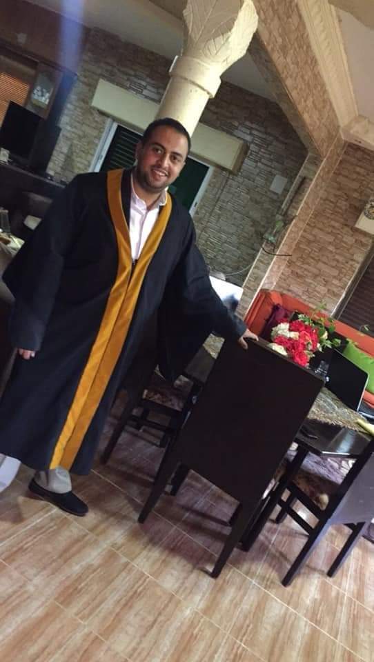 الزميلة أسيل الحنيطي تهنئ المهندس خزيمة الشوابكة بحصوله على شهادة البكالوريوس من الجامعة الأردنية