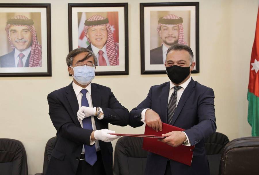 وزير التخطيط والتعاون الدولي يوقع على اتفاقية مساعدات طبية صينية لمكافحة جائحة كورونا