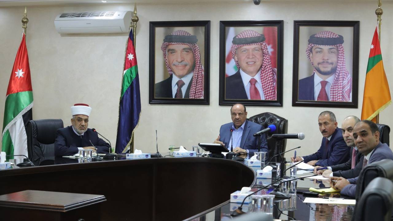 اجتماع في الداخلية لمناقشة اجراءات السلامة خلال صلاة الجمعة  