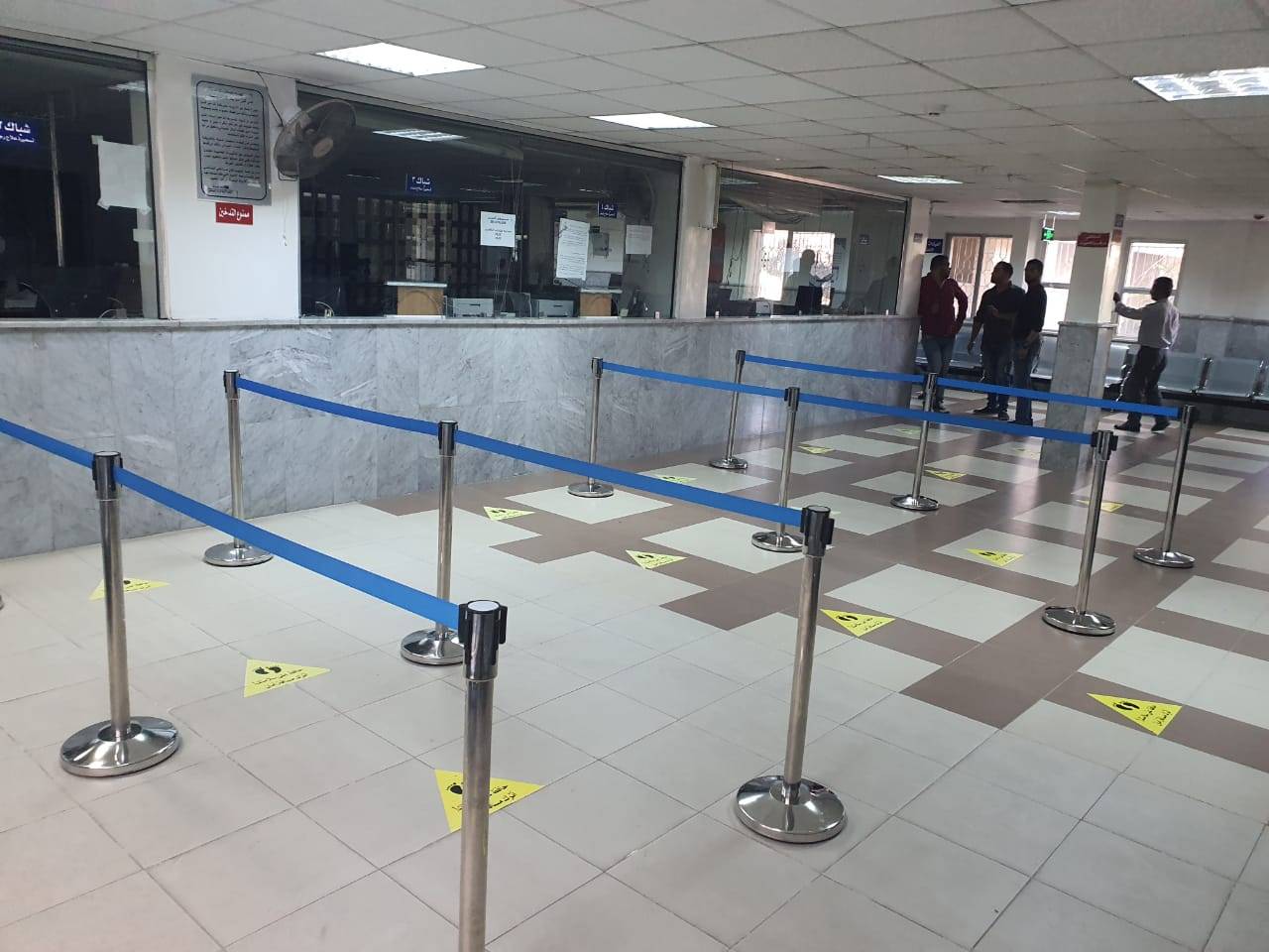 مدير البشير : قمنا بتجهيز الساحة الخارجية من أمام مدخل العيادات ووضع مقاعد فردية متباعدة 