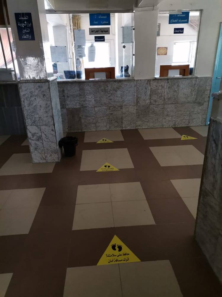 مدير البشير : قمنا بتجهيز الساحة الخارجية من أمام مدخل العيادات ووضع مقاعد فردية متباعدة 