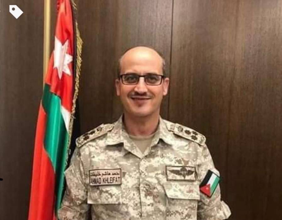 تهنئة للباشا هاشم خليفات بترفيع نجله أحمد لرتبة عميد