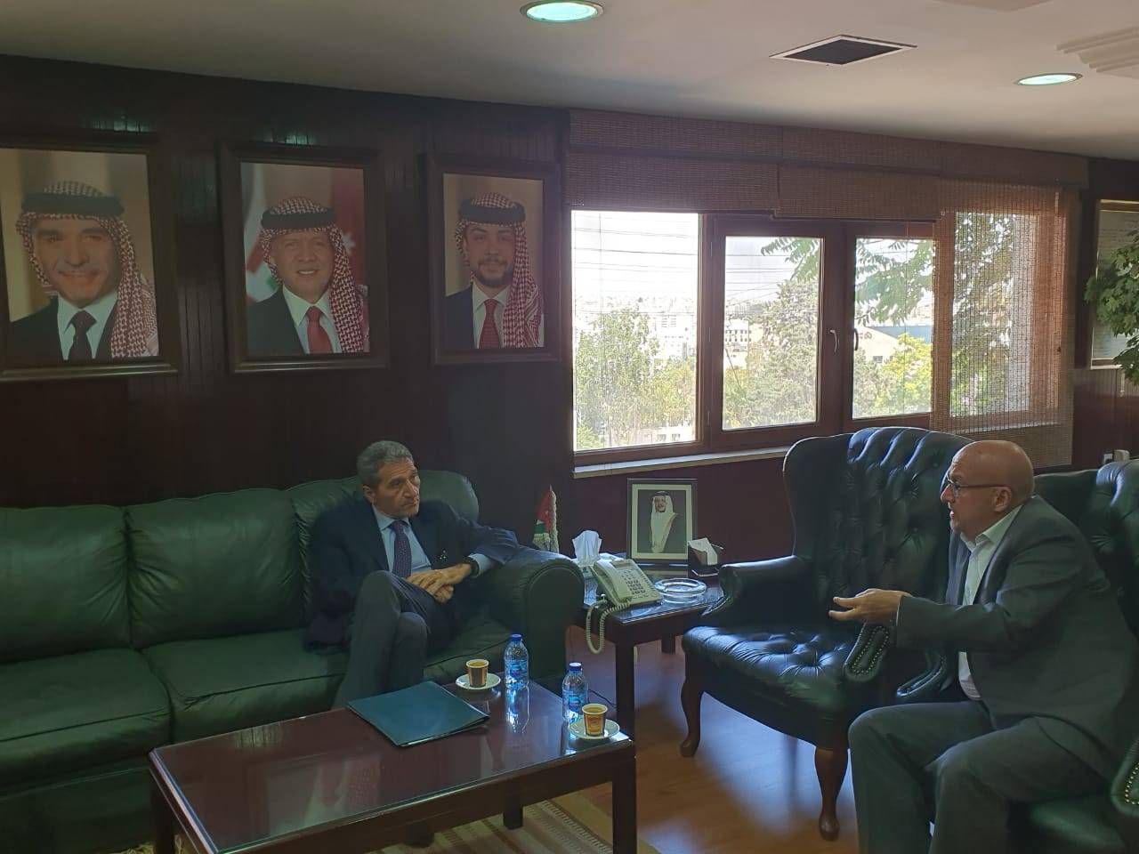 وزير المياه والري يبحث مع السفير الايطالي التعاون في تنفيذ عدد من المشاريع المائيه