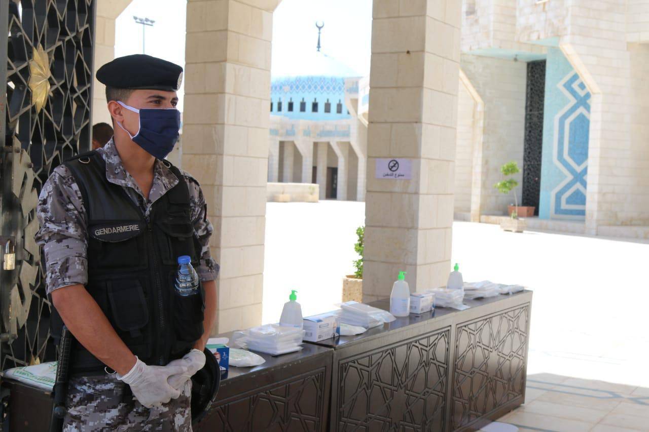 مديرية الأمن العام تباشر تنفيذ خطتها الأمنية المجتمعية خدمةً لمصلي الجمعة، صور