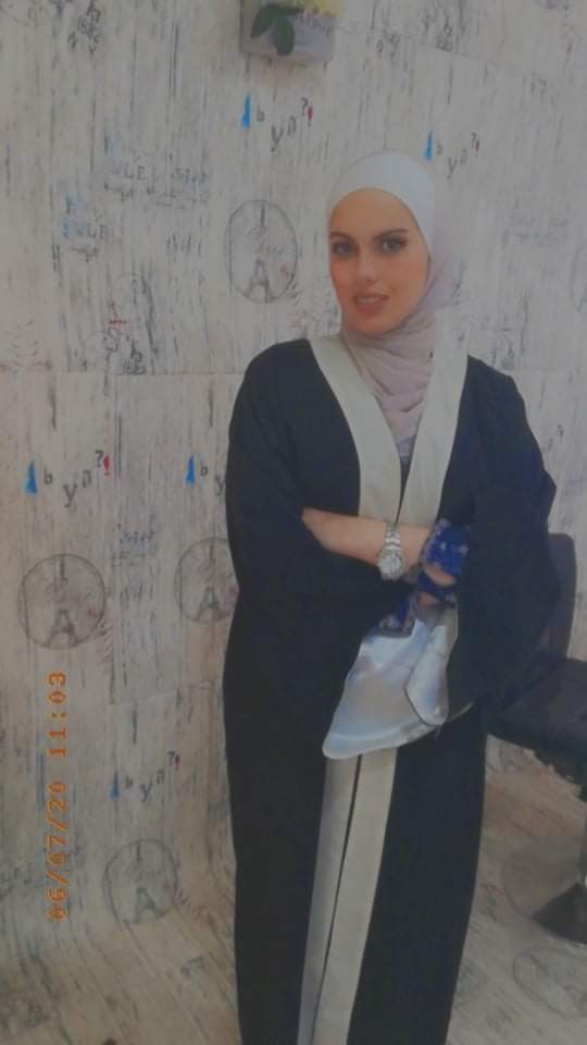 المهندس هاني ابو السمن وزوجته وأبناءه ويارا الشريدة يهنئون رايا محمد العواملة بمناسبة التخرج