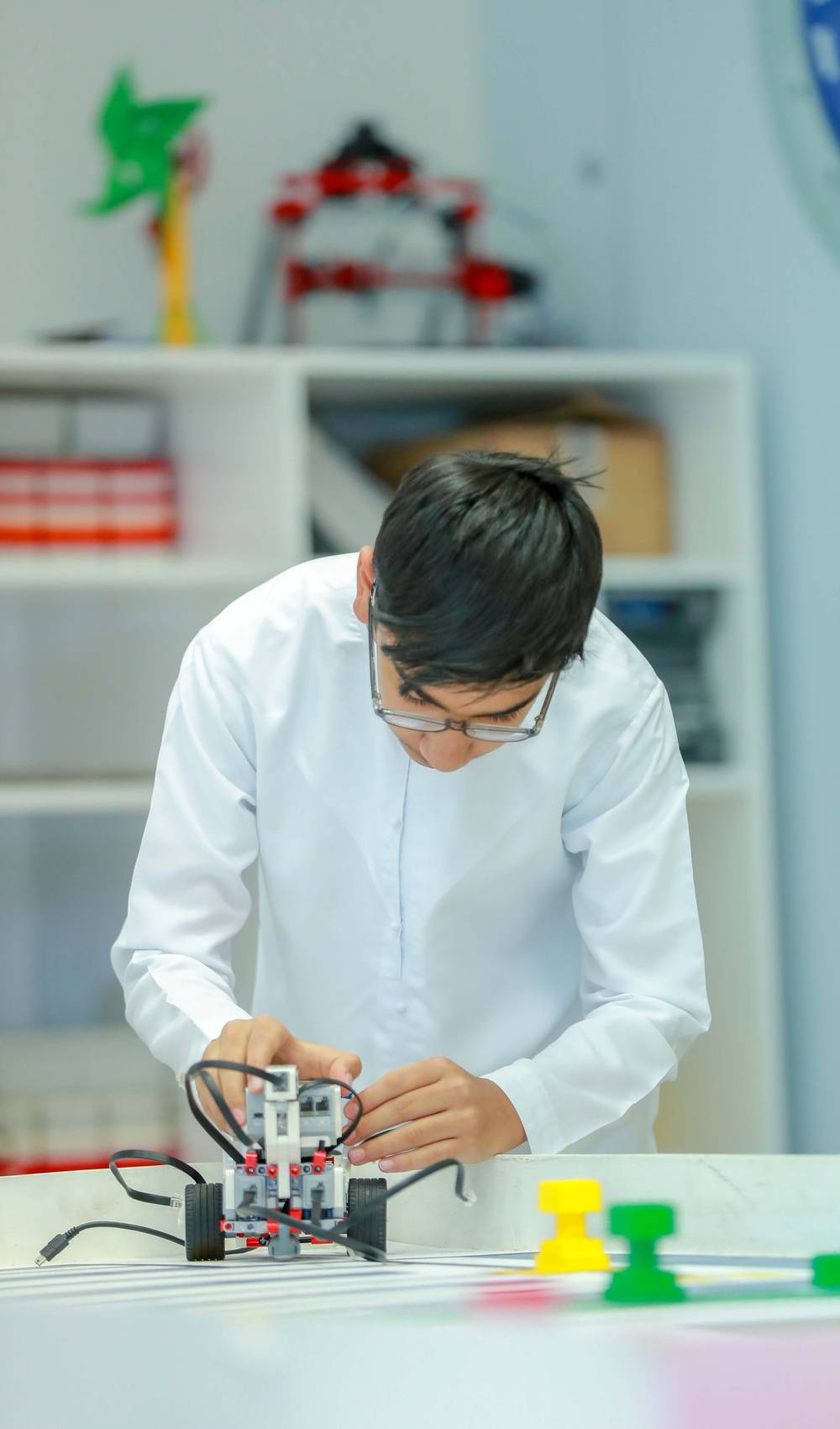 ناشئة الشارقة تنظم عدداً من البرامج الافتراضية المنوّعة  لتنمية مهارات منتسبيها