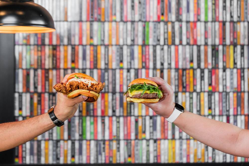 بلاك تاب تطلق خدمة الطلبات الخارجية في فرعها الجديد بدبي مول