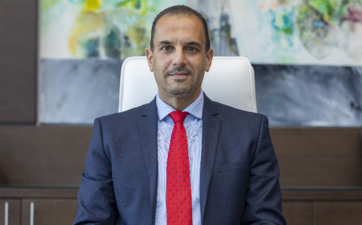 مذكرة تفاھم بین جامعة عجمان وجمعیة الإمارات للمحامین والقانونیین