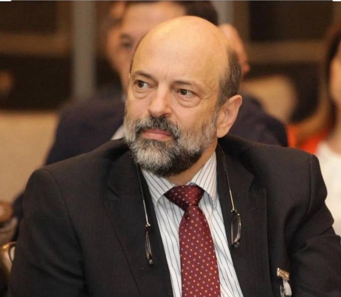 الرزاز كل من يستثمر بالأردن مرحب به لكن هذا لا يعني السماح بالتهرّب الضريبي أو غسيل الأموال