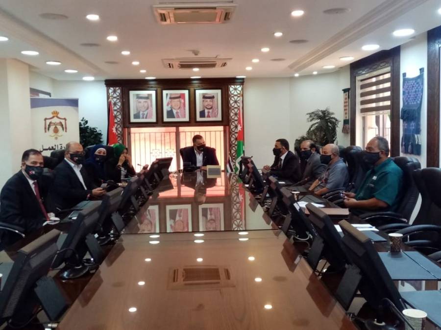 تأسيس 6 مراكز تشغيل وإرشاد ودعم زراعي ل (٥٠٠) شاب وشابه