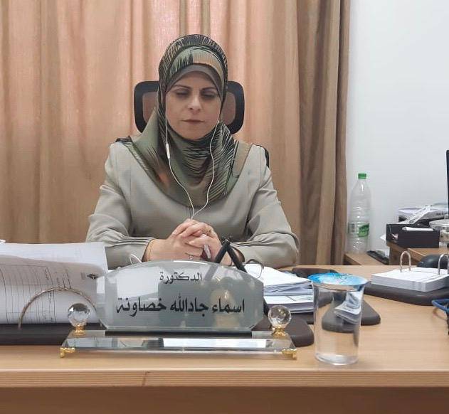 الخصاونة من كلية الآداب واللغات في جدارا تشارك في مناقشة رسالة ماجستير في اليرموك عبر تطبيق زوم