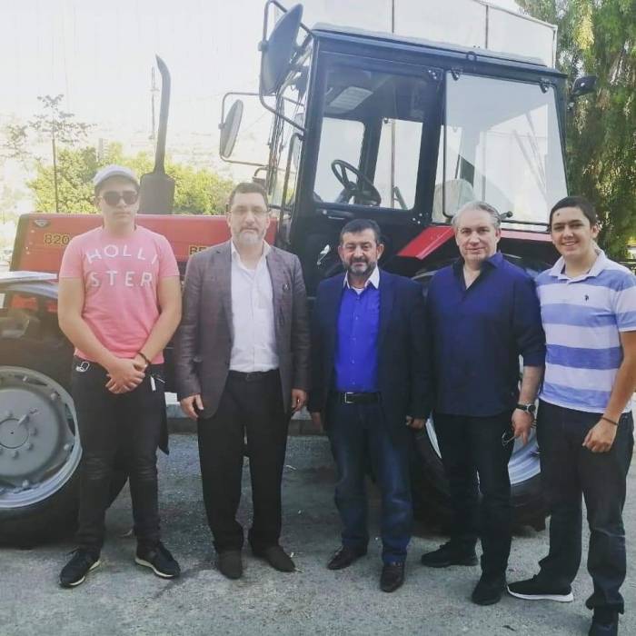 بلدية السلط تتقبل تراكتور إهداء عن روح الحاج امين النابلسي