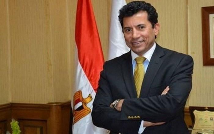 وزير الشباب والرياضة المصري يتفقد مشروع إنشاء الصالة المغطاة ببرج العرب