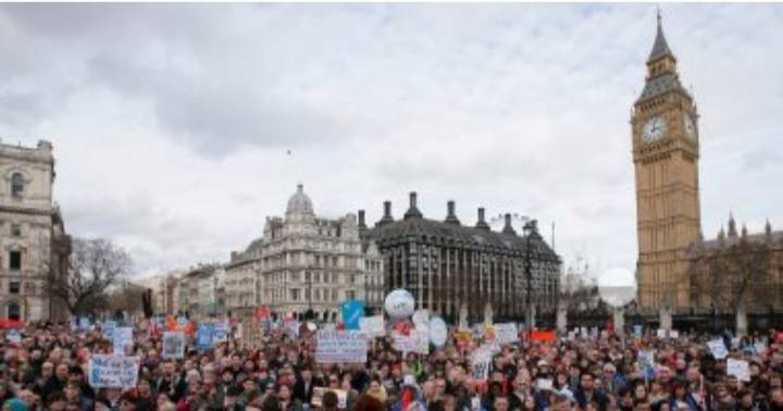 لندن: صدامات بين متظاهرين يمينيين والشرطة