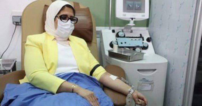 مصر : اكثر من 138 ألفًا متطوعا في اليوم العالمي للتبرع بالدم .. في طليعتهم وزيرة الصحة