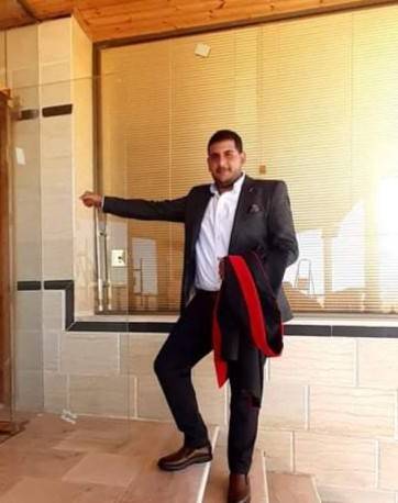 الإعلامي عادل جميل الطراونة يهنئ الأستاذ احمد محمد الطراونة بمناسبة التخرج