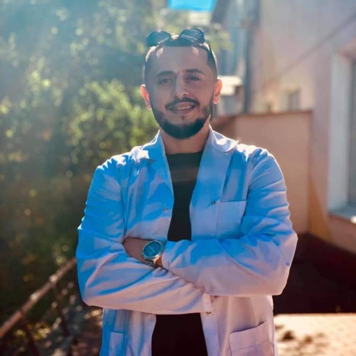 تهنئة لرئيس بلدية الزرقاء وزوجته بمناسبة تخرج نجلهما الدكتور ماهر المومني