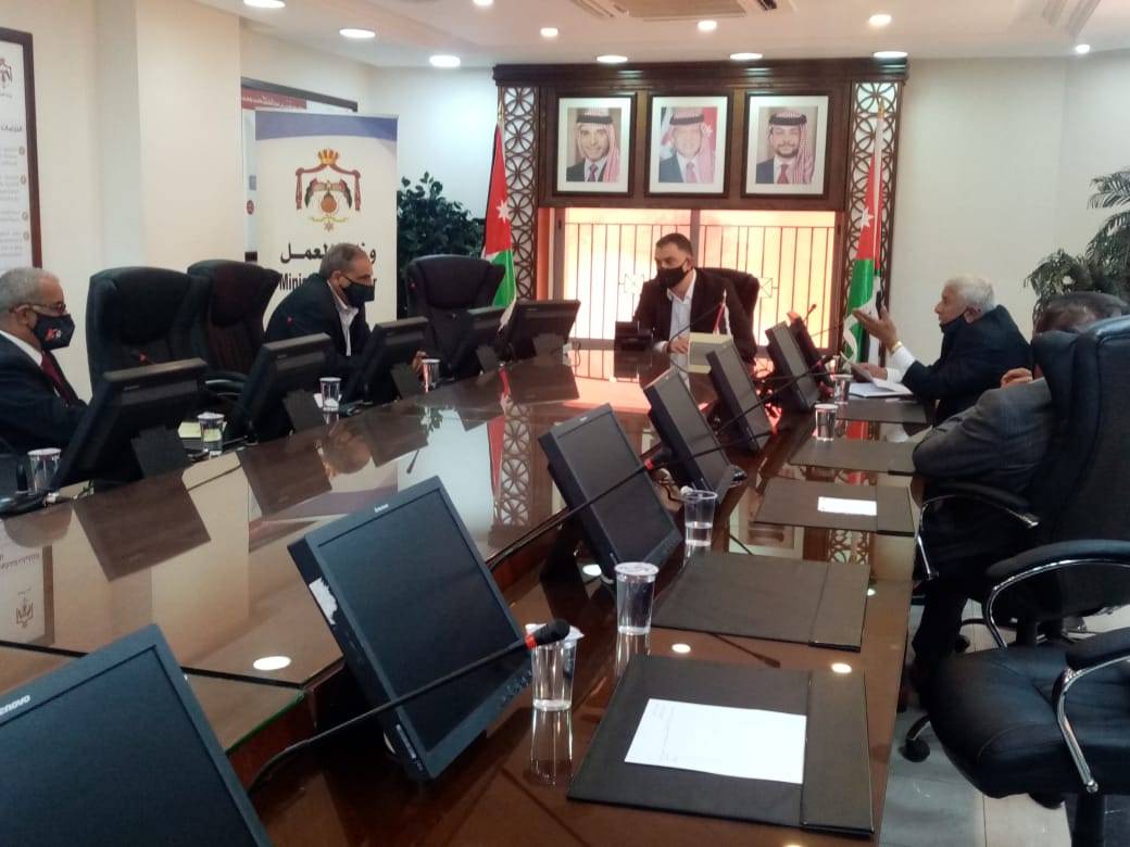 وزير العمل يلتقي الاتحاد العام للمزارعين الأردنيين