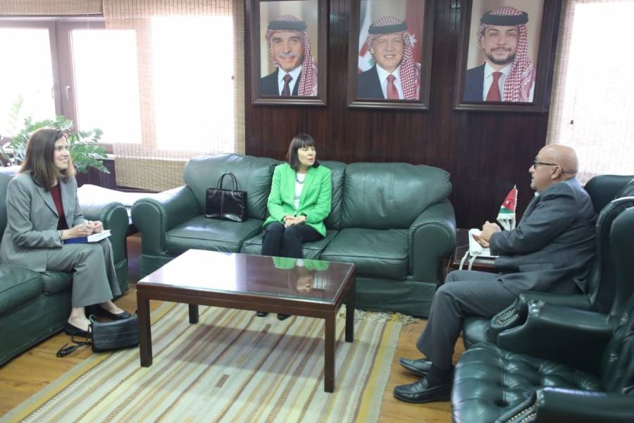 Minister of Water and Irrigation discusses water projects with the Charge’ dAffaires of the U.S. Embassy
