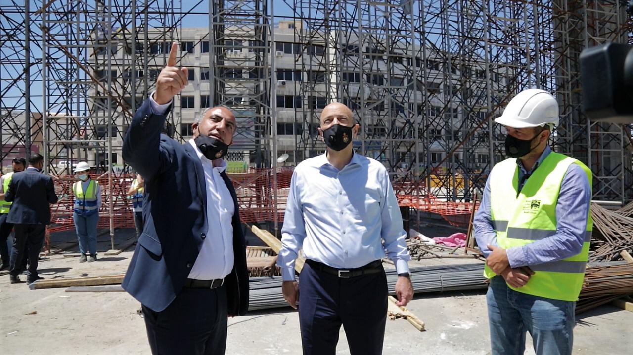 رئيس الوزراء الدكتور عمر الرزاز يتفقد إحدى محطات مشروع الباص السريع