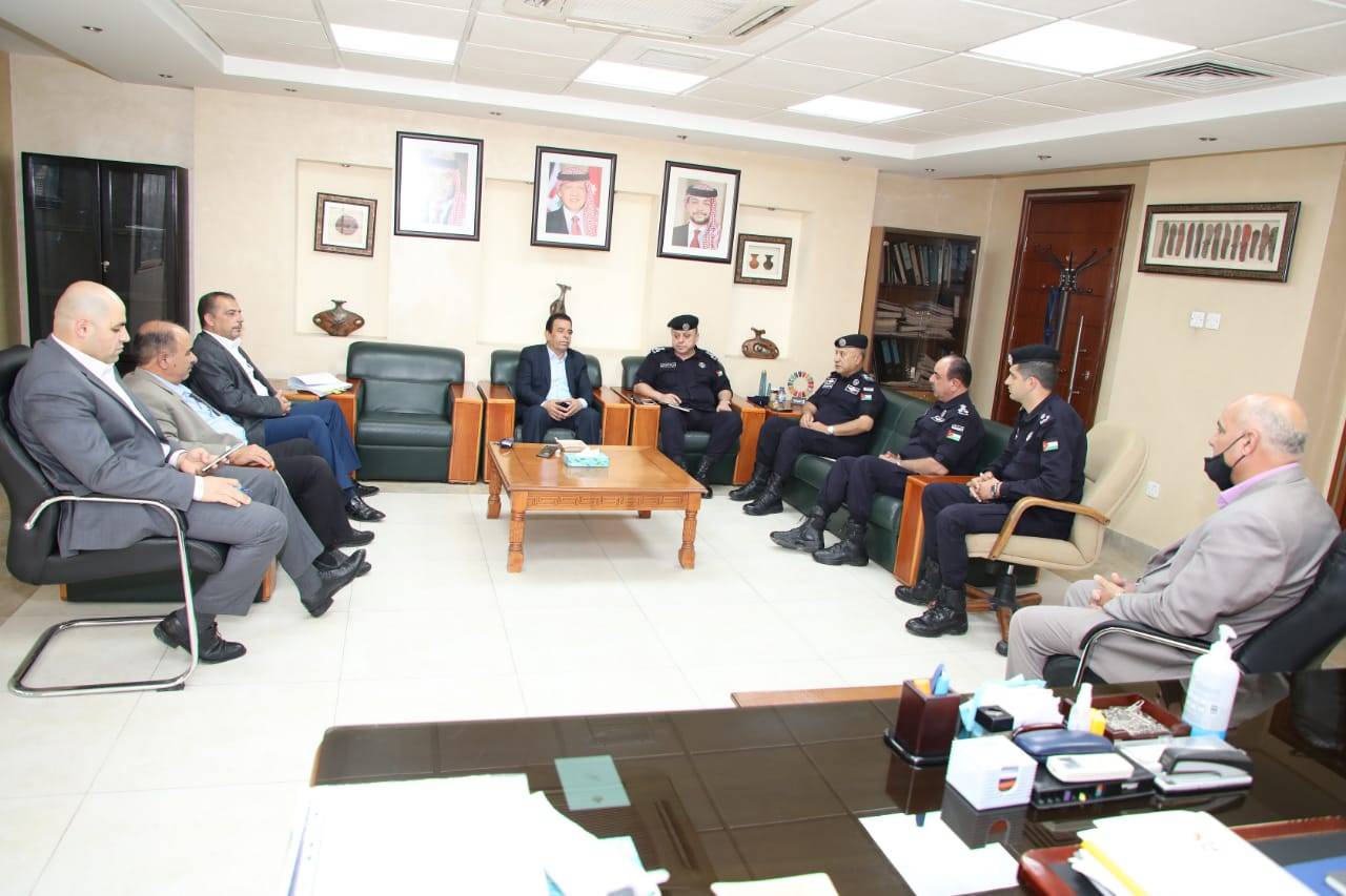 وزارة المياه والري والامن العام يبحثان سبل الحد من الاعتداءات على مصادر المياه