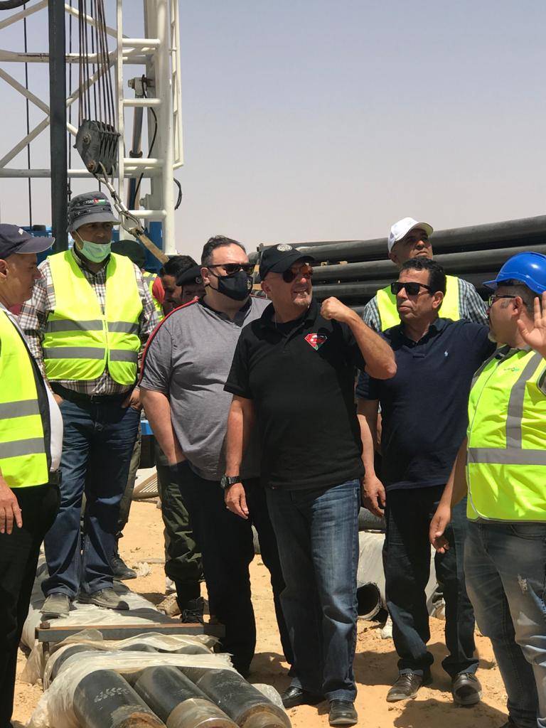 وزير المياه والري يتفقد عمليات حفر ابار المشاريع الريادية في المدورة والبادية