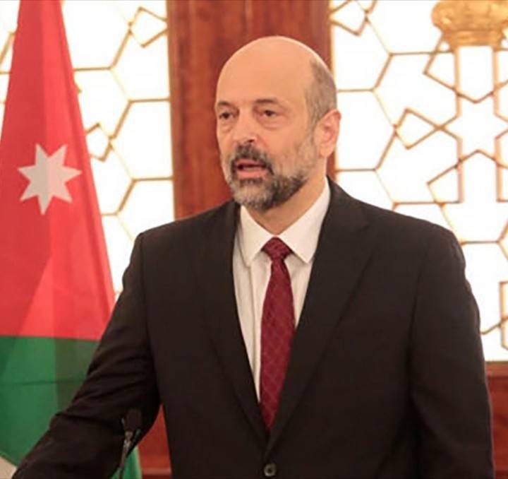 الرزاز : تأجيل زيادات القطاع العام إلى بداية العام المقبل لن تستثني أي موظف