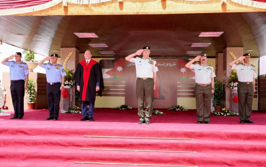 مندوباً عن الملك .. اللواء الركن الحنيطي يرعى حفل تخريج فوج ضباط مؤتة 31