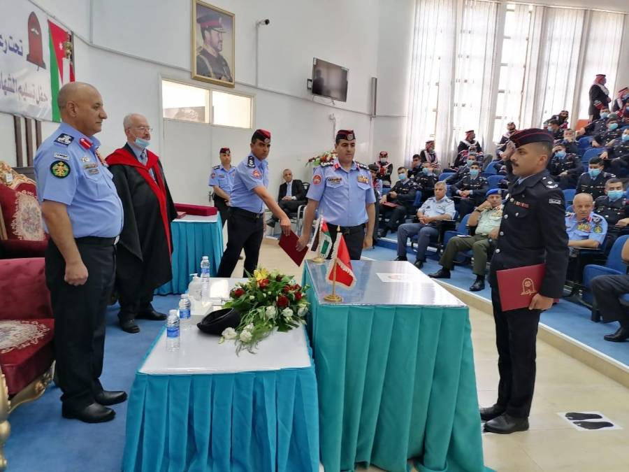 العميد ابو شتال يرعى حفل تسليم شهادات خريجي كلية العلوم الشرطية للفوج 37 بجامعة مؤتة