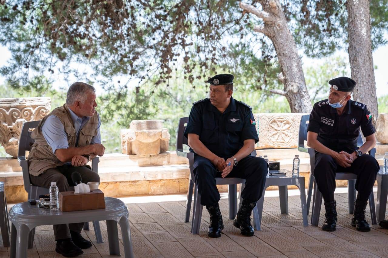 جلالة الملك يلتقي و بحضور ولي العهد رؤساء أقسام الإدارة الملكية لحماية البيئة والسياحة، بموقع جبل نيبو،