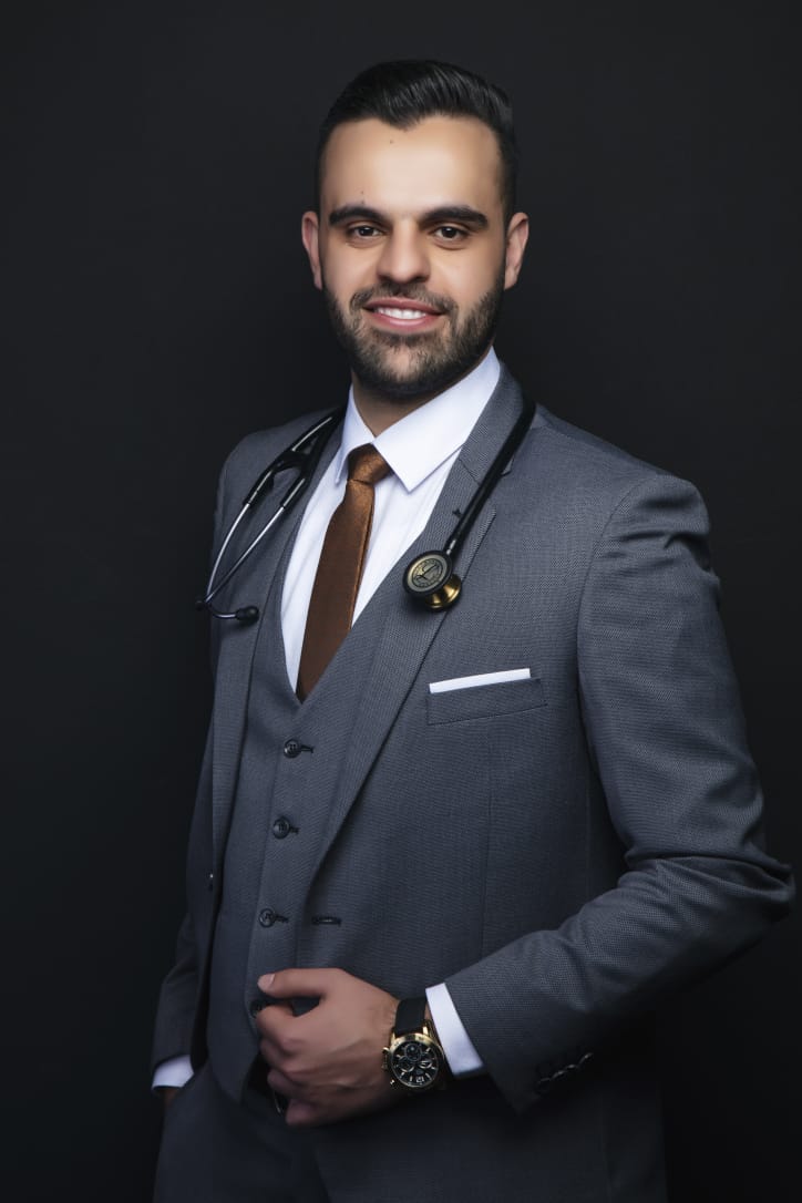 تهنئة للدكتور مازن محمد خصاونة بمناسبة تخريج نجله الدكتور أحمد من كلية الطب بجامعة اليرموك