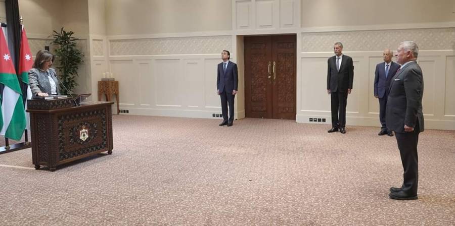 دبابنة والحسيني يؤديان اليمين القانونية أمام الملك بتعيينهما عضوين في مجلس مفوضي الهيئة المستقلة للانتخاب