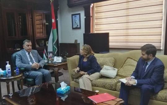 وزير الصحة يلتقي في مكتبه السفيرة الاسبانية في الأردن