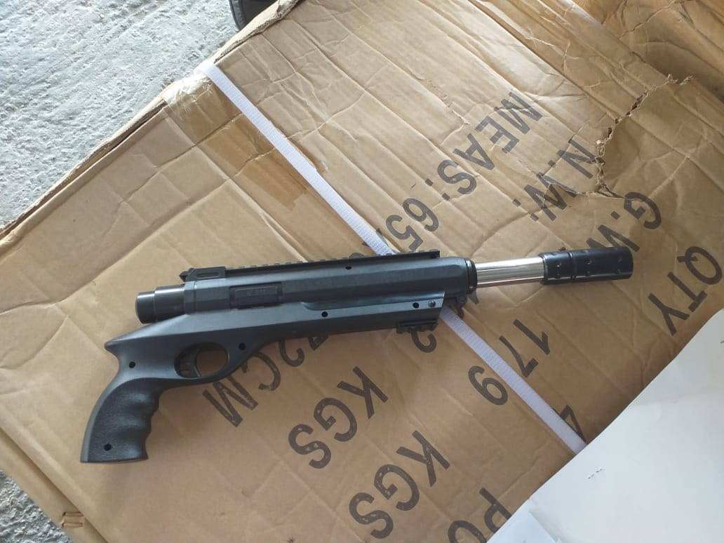 الجمارك تضبط 24 الف مسدس خرز يمنع استيرادها