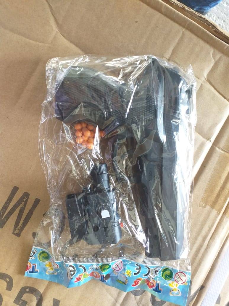 الجمارك تضبط 24 الف مسدس خرز يمنع استيرادها