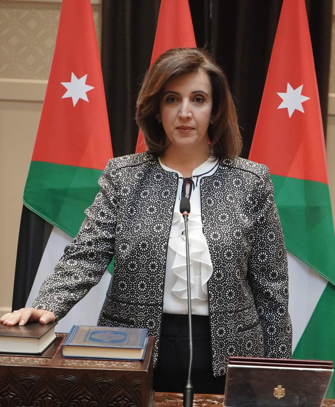 دبابنة والحسيني يؤديان اليمين القانونية أمام الملك بتعيينهما عضوين في مجلس مفوضي الهيئة المستقلة للانتخاب