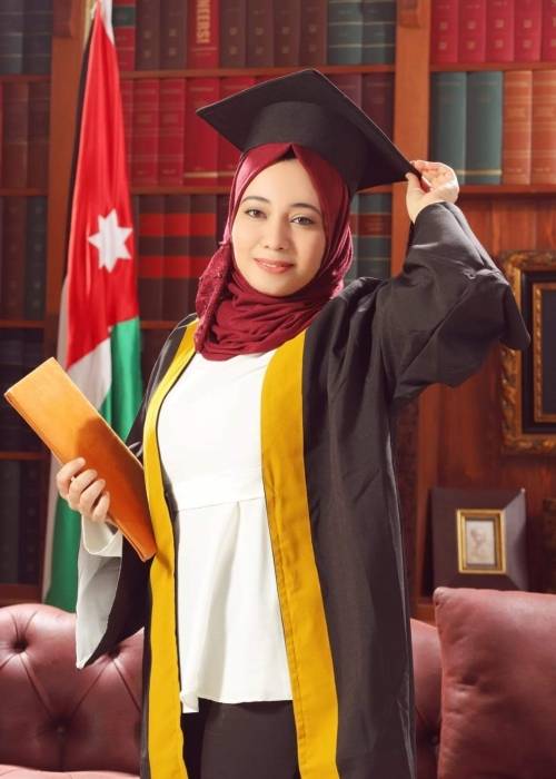 تهنئة للدكتورة روان ابو داود بمناسبة التخرج من كلية الطب  الجامعة الادرنية