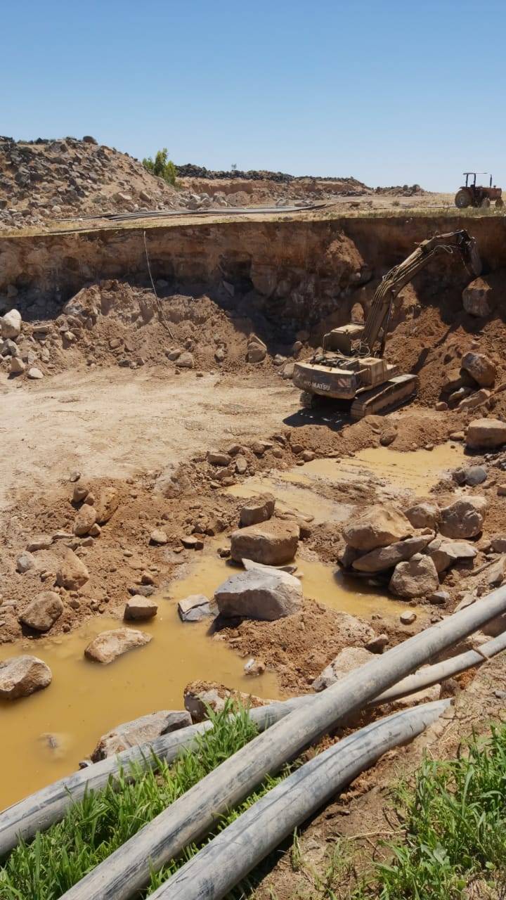 وزارة المياه والري : ضبط شاحنة جديدة محملة بالبازلت المستخرج بطريقة مخالفة في الهاشمية