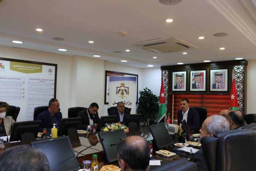 البطاينة يعقد اجتماعا تشاوريا حول تحديث أمر الدفاع 6 وبلاغ 7 الصادر بموجبه .. تمهيدا لإصدار بلاغ ينظم دفع اجور شهر تموز