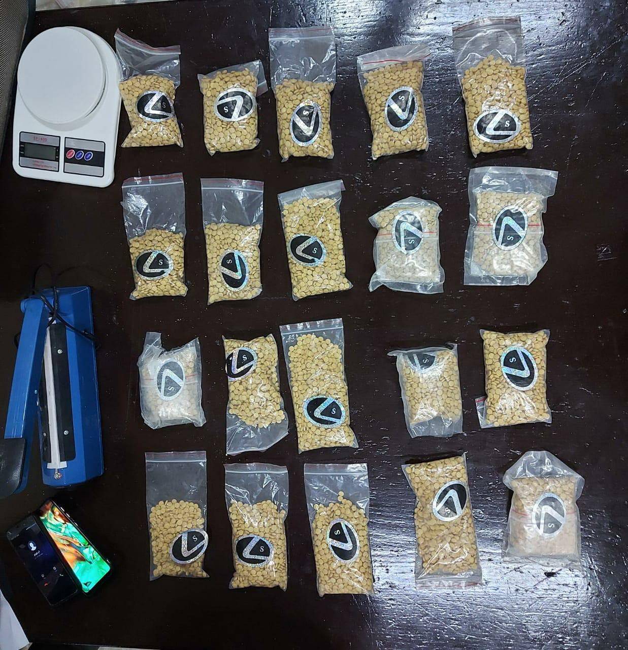 ضبط 400 الف حبة مخدرة بحوزة شخصين خططا لتهريبها خارج المملكة