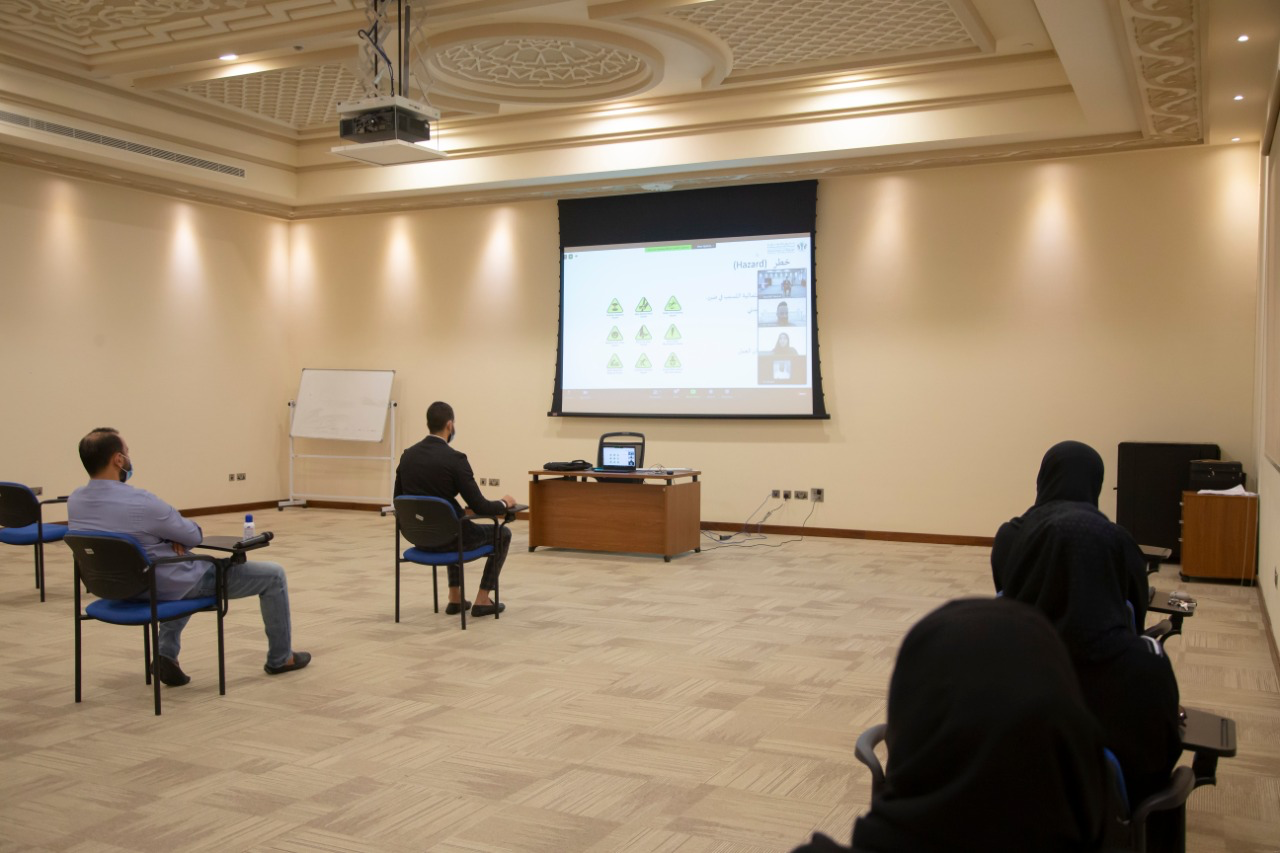 السلامة في مقر العمل برنامج تدريبي لموظفي الجامعة القاسمية