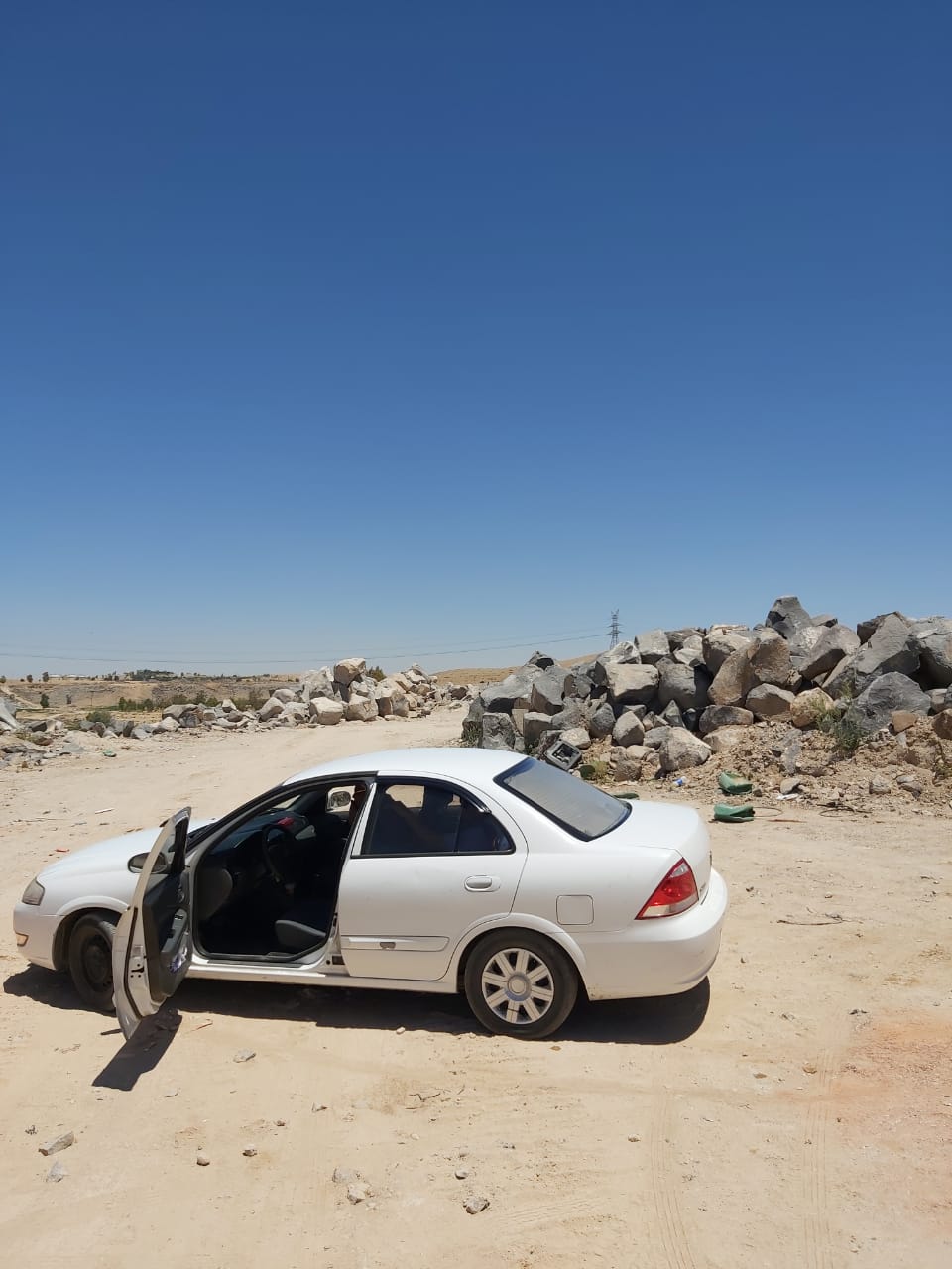 وزارة المياه والري : ضبط جرافات ولودر اثناء محاولة استخراج البازلت بطريقة مخالفة في الهاشمية