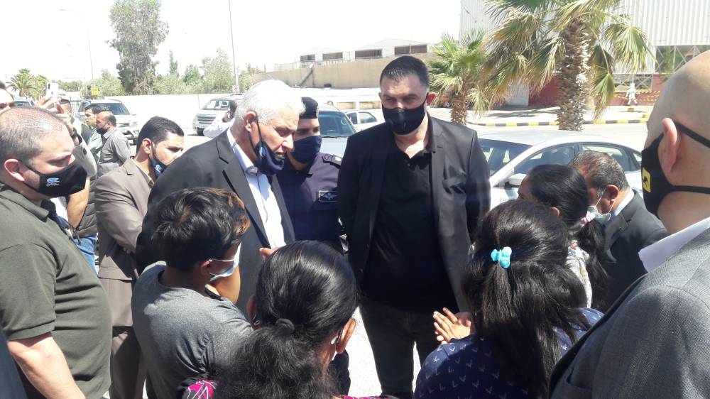 زيارة مفاجئة لوزير العمل لمصنعين بالكرك