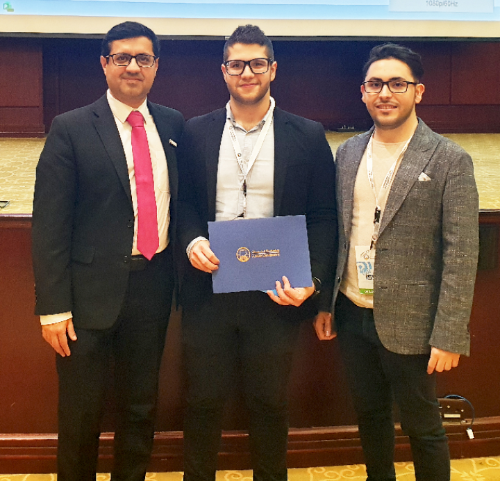 فریق من جامعة عجمان یحصد جائزة العرض التقدیمي الممتاز في مؤتمر دولي